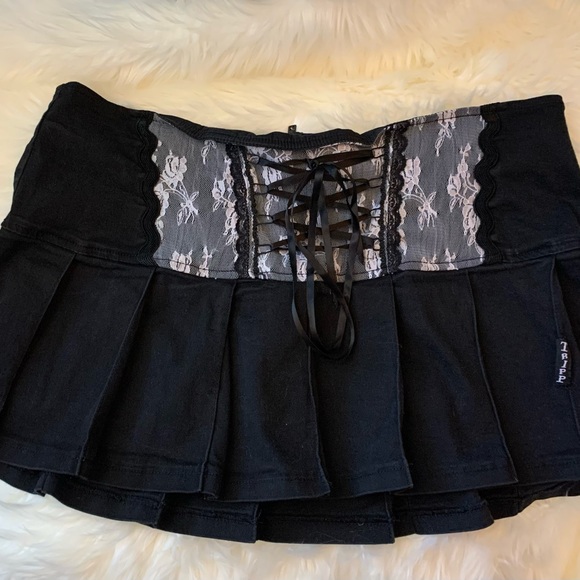Tripp Nyc black and white corseted lace pleated mini skirt - Picture 4 of 12